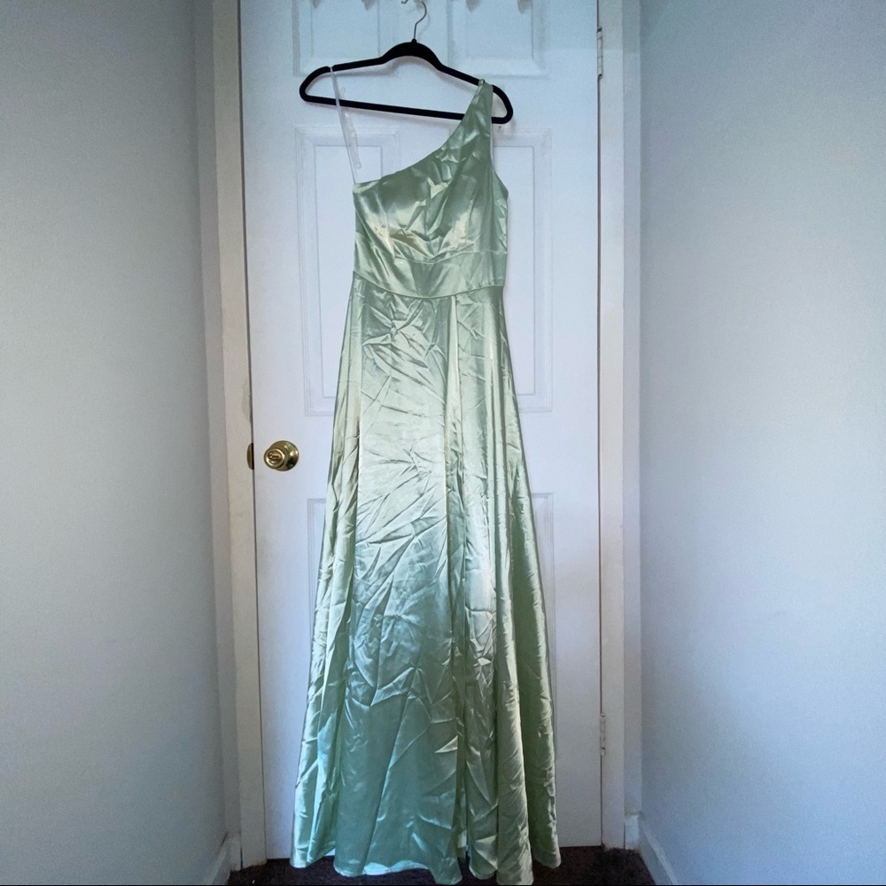 NWT Windsor long Dress Sage color size 5 (Medium)